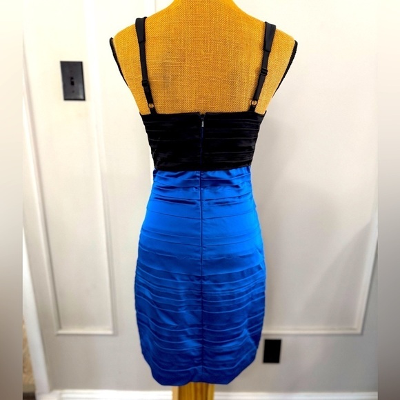 Elegant Women's BCBG Maxazria Blue and‎ Black Cocktail Dress Size 06 Slim fit - Picture 5 of 11